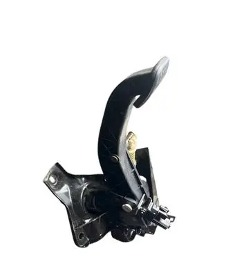 Accelerator throttle pedal