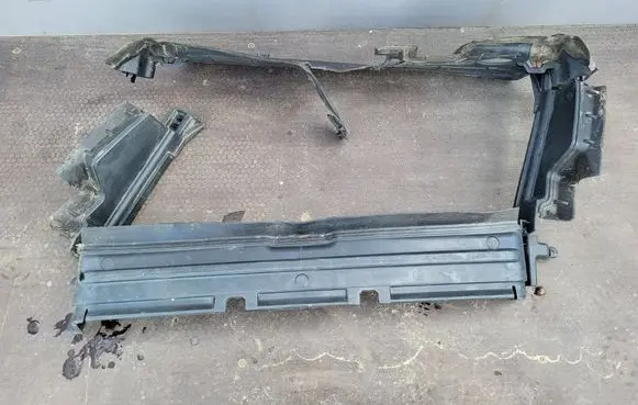 Opel Vivaro Intercooler air guide/duct channel 214764658R 93866583