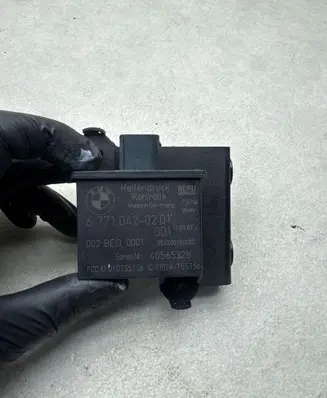BMW X5 E70 Tire pressure control unit 6771042 40565328 053300101202