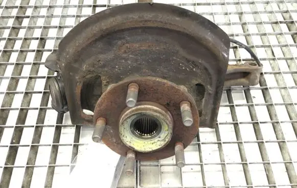 Nissan Qashqai Front wheel hub spindle knuckle
