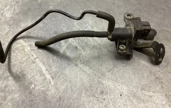 Peugeot 807 Vacuum valve 4951610