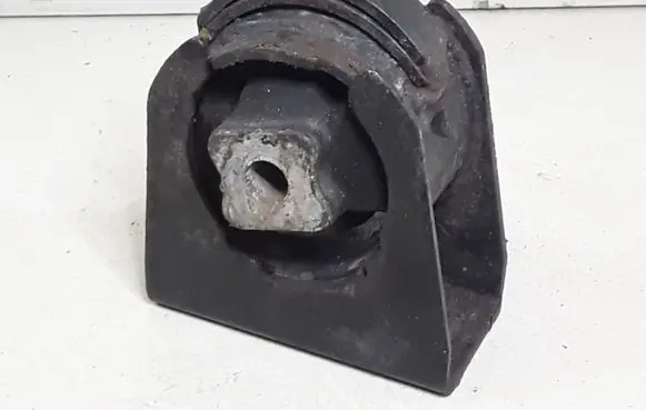 Toyota Avensis T250 Engine mount bracket