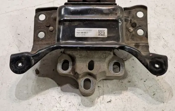 Skoda Superb B8 (3V) Engine mount bracket 5Q0199555T