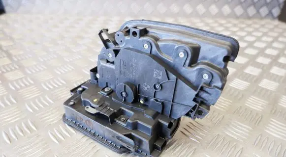 BMW X1 F48 F49 Front door lock 7281936