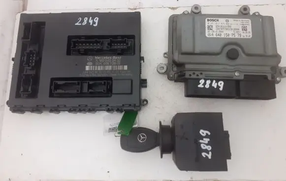 Mercedes-Benz A W169 Engine ECU kit and lock set A1695453432 A6401507579