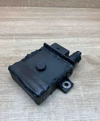 BMW 5 E60 E61 Glow plug pre-heat relay E2110022360