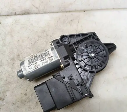 Volkswagen PASSAT B5.5 Rear door window regulator motor 3B9839751BF 970010555300 195000000