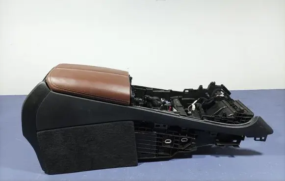 BMW X7 G07 Armrest 