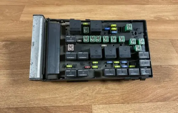 Chrysler Voyager Fuse module 04727370AA 50732