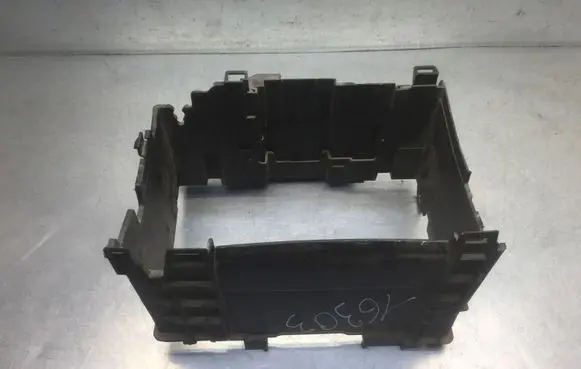 Renault Clio III Battery box tray 8200314272 54090 54057