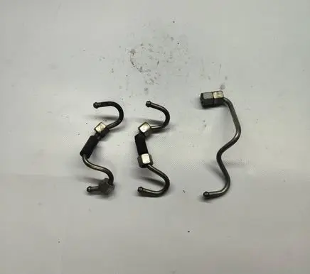 Fuel injector supply line/pipe