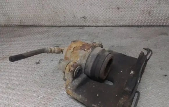 Volkswagen Touran I Front brake caliper