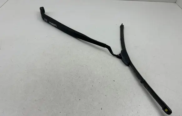 Windshield/front glass wiper blade