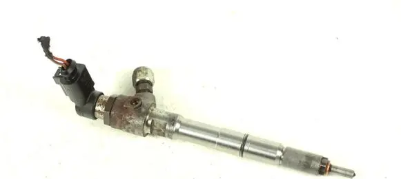 Volkswagen PASSAT B7 Fuel injector 03L130277B