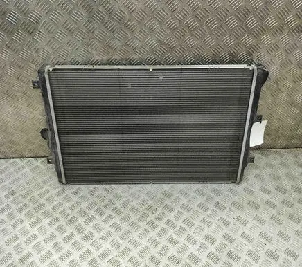 Volkswagen PASSAT B7 Coolant radiator 3AA121253