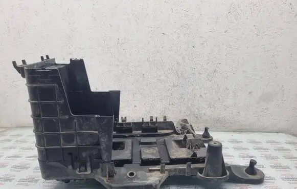 Volkswagen Golf Plus Battery box tray 1K0915333C