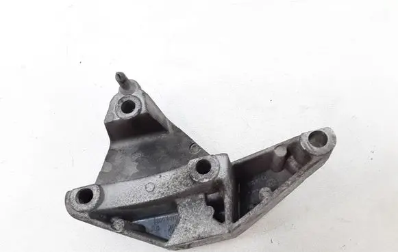 Nissan Almera N16 Engine mounting bracket