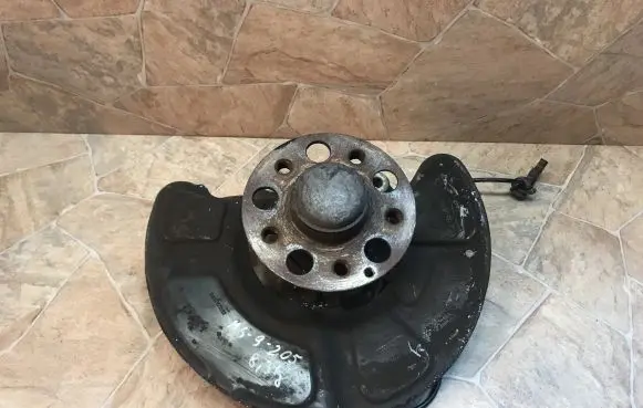 Front wheel hub