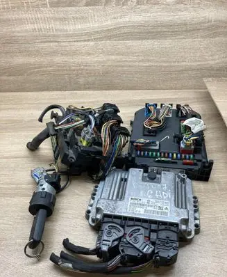 Peugeot 308 Engine ECU kit and lock set 9664843780 9664983380 9663123280