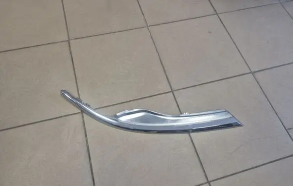 Toyota Auris E180 Under headlight/headlamp trim 5318102140