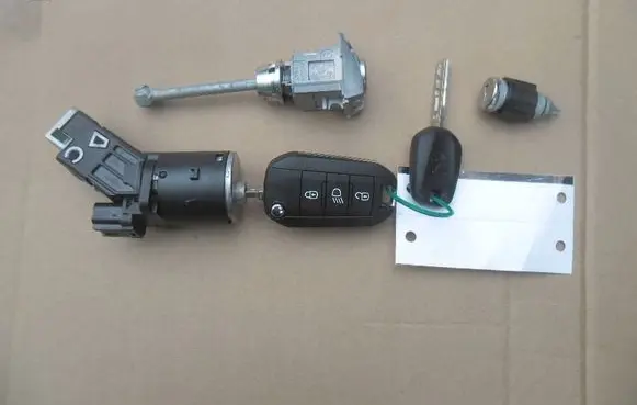 Peugeot 308 Coupe door lock (next to the handle) 9675620880