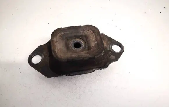 Engine mount bracket
