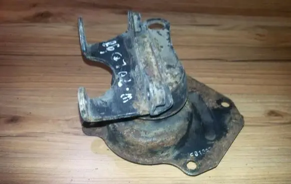 Volkswagen Polo III 6N 6N2 6NF Engine mount bracket 6n0199897