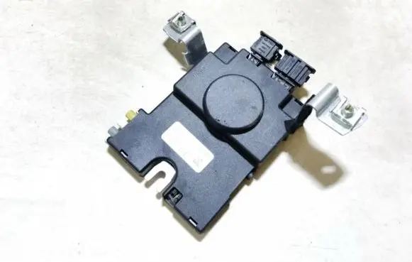 Audi A3 S3 8P Antenna control unit 8p0035225