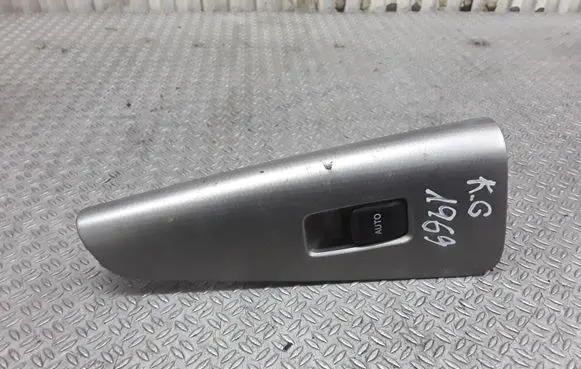 Toyota Corolla Verso E121 Electric window control switch 8403013031