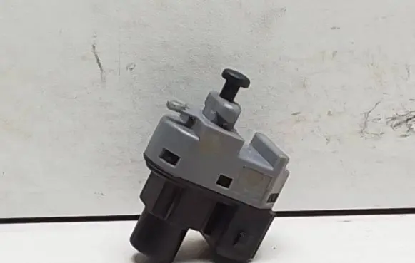 Ford Mondeo Mk III Brake pedal sensor switch 1S7T13480AA