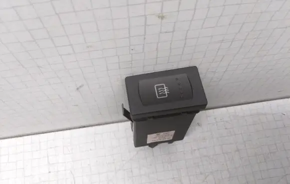 Volkswagen PASSAT B5.5 Windscreen/window heater switch 3B0959621D