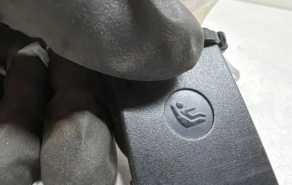 BMW 3 E90 E91 ISOFIX cover 7118673