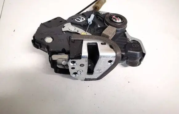 Honda CR-V Front door lock