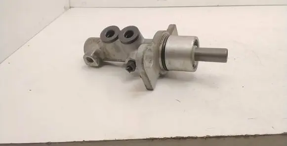 Volkswagen PASSAT B5 Master brake cylinder 141973