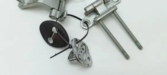 Rear door hinge set