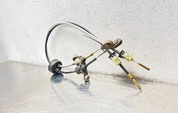 Opel Astra H Gear shift cable linkage 13110708