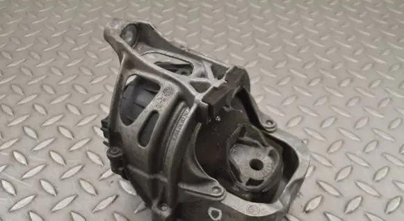 Audi Q7 4M Engine mount bracket 782215147917I