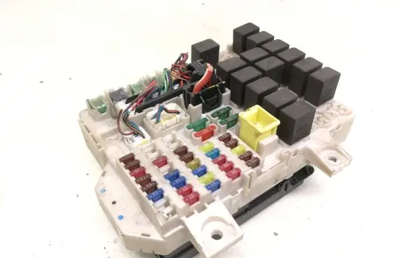 Mitsubishi Colt Fuse module 8637A171 5WK45107 5WK48883
