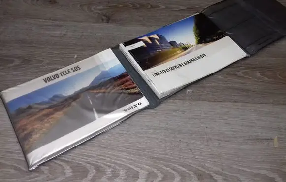 Volvo XC70 Owners service history hand book 