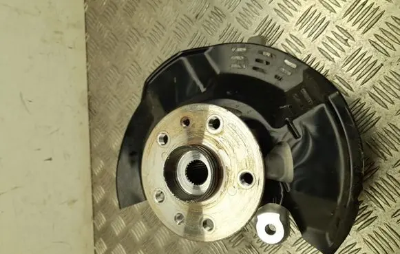 Front wheel hub