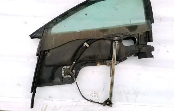 Audi 80 90 B3 Front door window/glass frame 