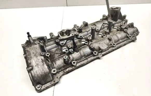 Mercedes-Benz C AMG W205 Rocker cam cover A1770107800 a1770160700