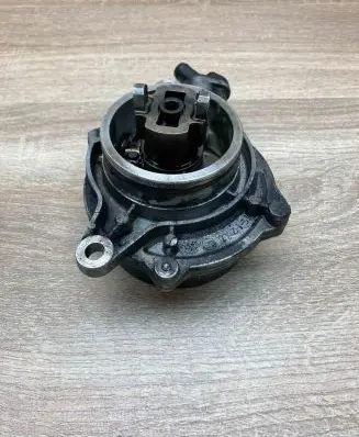 BMW 5 E60 E61 Vacuum pump 7791232 700437012
