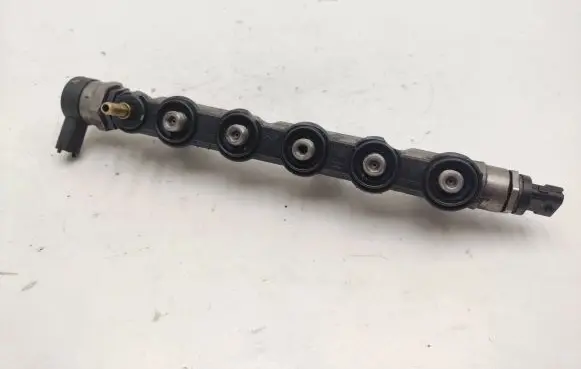 Toyota Avensis T250 Fuel main line pipe 8200842432 0445214155