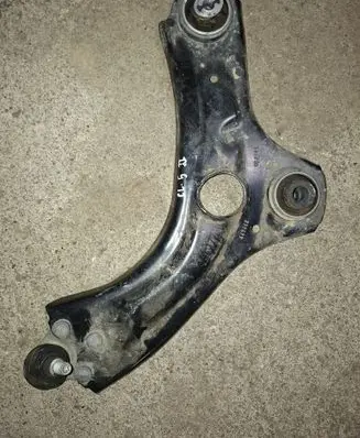 Renault Clio V Front lower control arm/wishbone 545002446R