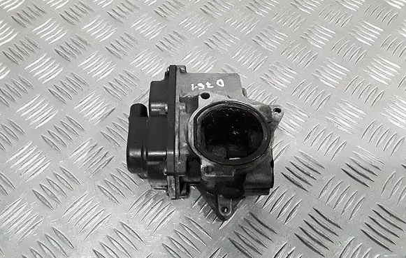 Volkswagen PASSAT B6 EGR valve cooler 03L131501D