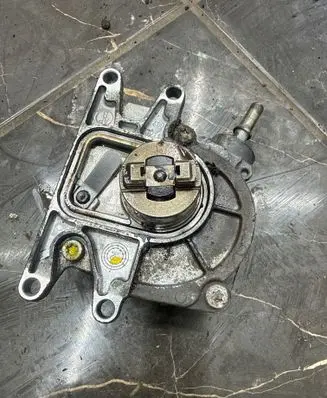 Opel Zafira A Vacuum pump 24406132 250804035 0252738
