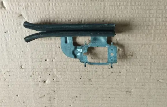 Peugeot 2008 I Rear door windshield rail 9805350280