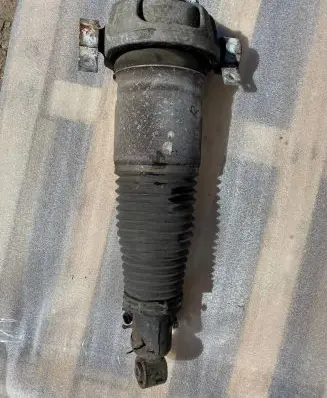 Volkswagen Touareg I Rear shock absorber/damper 7L6512022E