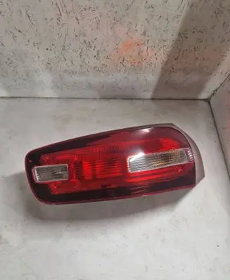 Tailgate rear/tail lights